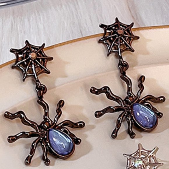 DESIGNER GOTH SPIDER & SPIDER WEB GUNMETAL/BLUE CRYSTAL DANGLE EARRINGS**NEW! - Picture 2 of 2